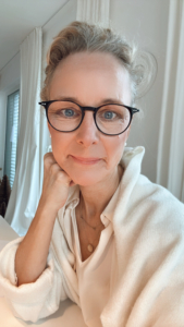 Monika Frauendorfer ist Brand Consultant, Markenberaterin und Kommunikationsstrategin. Sie schaut sympathisch und zugewandt in die Kamera